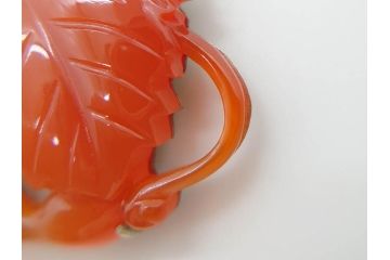 アンティーク　瓢箪　紅葉　彫刻　瑪瑙(メノウ)　素材の色彩を活かしたデザインが際立つ帯留(帯留め、赤瑪瑙?、着物道具、和装小物、アクセサリー)(R-078989)