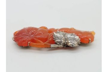 アンティーク　瓢箪　紅葉　彫刻　瑪瑙(メノウ)　素材の色彩を活かしたデザインが際立つ帯留(帯留め、赤瑪瑙?、着物道具、和装小物、アクセサリー)(R-078989)