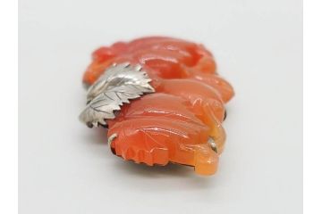 アンティーク　瓢箪　紅葉　彫刻　瑪瑙(メノウ)　素材の色彩を活かしたデザインが際立つ帯留(帯留め、赤瑪瑙?、着物道具、和装小物、アクセサリー)(R-078989)
