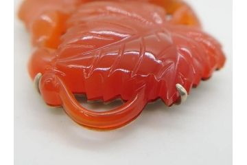 アンティーク　瓢箪　紅葉　彫刻　瑪瑙(メノウ)　素材の色彩を活かしたデザインが際立つ帯留(帯留め、赤瑪瑙?、着物道具、和装小物、アクセサリー)(R-078989)