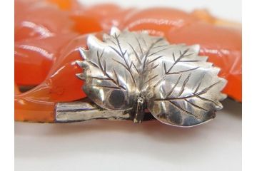 アンティーク　瓢箪　紅葉　彫刻　瑪瑙(メノウ)　素材の色彩を活かしたデザインが際立つ帯留(帯留め、赤瑪瑙?、着物道具、和装小物、アクセサリー)(R-078989)