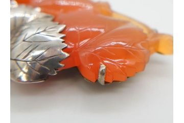 アンティーク　瓢箪　紅葉　彫刻　瑪瑙(メノウ)　素材の色彩を活かしたデザインが際立つ帯留(帯留め、赤瑪瑙?、着物道具、和装小物、アクセサリー)(R-078989)