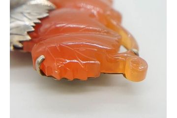 アンティーク　瓢箪　紅葉　彫刻　瑪瑙(メノウ)　素材の色彩を活かしたデザインが際立つ帯留(帯留め、赤瑪瑙?、着物道具、和装小物、アクセサリー)(R-078989)