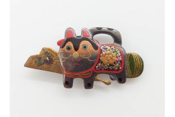 アンティーク　金工　螺鈿細工で装飾された華やかな犬張子の帯留(犬張り子、和装小物、着物道具、帯留め、狛犬、毬、扇子)(R-078990)
