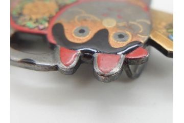 アンティーク　金工　螺鈿細工で装飾された華やかな犬張子の帯留(犬張り子、和装小物、着物道具、帯留め、狛犬、毬、扇子)(R-078990)