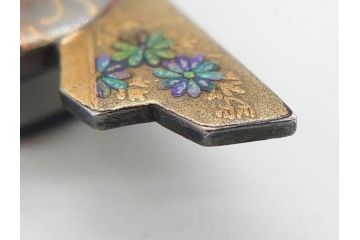 アンティーク　金工　螺鈿細工で装飾された華やかな犬張子の帯留(犬張り子、和装小物、着物道具、帯留め、狛犬、毬、扇子)(R-078990)