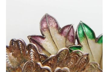 希少　アンティーク　金工　舞妓用　パール(真珠)　鮮やかな蝶と繊細な花の細工が目を引く豪華な帯留(ぽっちり、帯留め、着物道具、和装小物、アクセサリー、ブローチ、ケース付き)(R-078991)