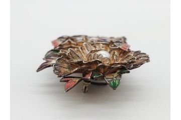 希少　アンティーク　金工　舞妓用　パール(真珠)　鮮やかな蝶と繊細な花の細工が目を引く豪華な帯留(ぽっちり、帯留め、着物道具、和装小物、アクセサリー、ブローチ、ケース付き)(R-078991)