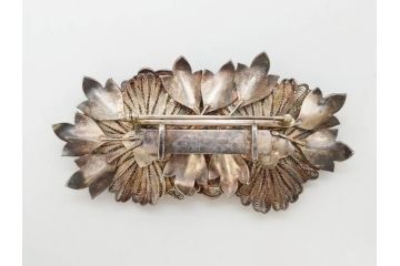 希少　アンティーク　金工　舞妓用　パール(真珠)　鮮やかな蝶と繊細な花の細工が目を引く豪華な帯留(ぽっちり、帯留め、着物道具、和装小物、アクセサリー、ブローチ、ケース付き)(R-078991)