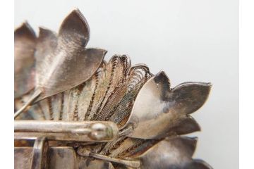 希少　アンティーク　金工　舞妓用　パール(真珠)　鮮やかな蝶と繊細な花の細工が目を引く豪華な帯留(ぽっちり、帯留め、着物道具、和装小物、アクセサリー、ブローチ、ケース付き)(R-078991)