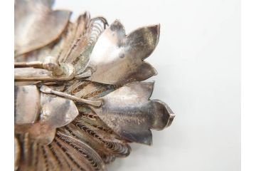 希少　アンティーク　金工　舞妓用　パール(真珠)　鮮やかな蝶と繊細な花の細工が目を引く豪華な帯留(ぽっちり、帯留め、着物道具、和装小物、アクセサリー、ブローチ、ケース付き)(R-078991)