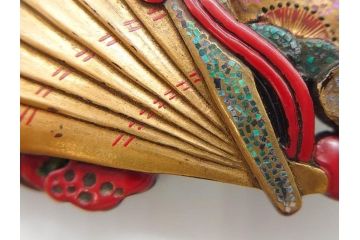 アンティーク　梅に扇　鼈甲(ベッコウ)　螺鈿　繊細な吉祥文様が魅力の帯留(帯留め、着物道具、和装小物、ブローチ、アクセサリー、扇子、べっ甲、ケース付き)(R-078992)