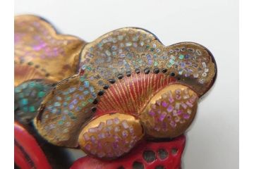 アンティーク　梅に扇　鼈甲(ベッコウ)　螺鈿　繊細な吉祥文様が魅力の帯留(帯留め、着物道具、和装小物、ブローチ、アクセサリー、扇子、べっ甲、ケース付き)(R-078992)
