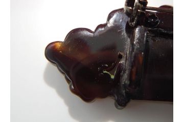 アンティーク　梅に扇　鼈甲(ベッコウ)　螺鈿　繊細な吉祥文様が魅力の帯留(帯留め、着物道具、和装小物、ブローチ、アクセサリー、扇子、べっ甲、ケース付き)(R-078992)