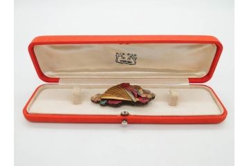 アンティーク　梅に扇　鼈甲(ベッコウ)　螺鈿　繊細な吉祥文様が魅力の帯留(帯留め、着物道具、和装小物、ブローチ、アクセサリー、扇子、べっ甲、ケース付き)(R-078992)