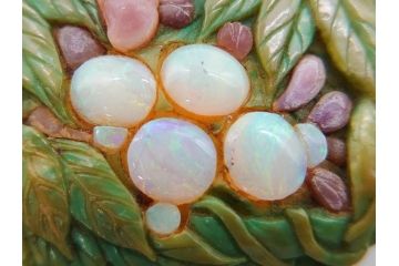 アンティーク　作家物　緑石　彫刻　オパール　匠の技を感じられる上品な帯留(帯留め、葡萄、ぶどう、玉石?、着物道具、和装小物、アクセサリー、ブローチ、ケース付き)(R-078993)