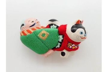 アンティーク　木目込　奴と犬　細部まで丁寧に作られた可愛らしい帯留・帯締めセット(木目込み、犬張子、奴さん、犬張り子、やっこさん、ブローチ、帯留め、春山、正月、着物道具、和装小物、アクセサリー、ケース付き)(R-078995)
