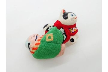 アンティーク　木目込　奴と犬　細部まで丁寧に作られた可愛らしい帯留・帯締めセット(木目込み、犬張子、奴さん、犬張り子、やっこさん、ブローチ、帯留め、春山、正月、着物道具、和装小物、アクセサリー、ケース付き)(R-078995)