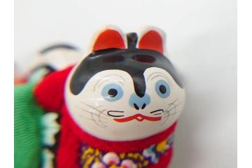 アンティーク　木目込　奴と犬　細部まで丁寧に作られた可愛らしい帯留・帯締めセット(木目込み、犬張子、奴さん、犬張り子、やっこさん、ブローチ、帯留め、春山、正月、着物道具、和装小物、アクセサリー、ケース付き)(R-078995)