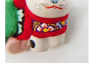 アンティーク　木目込　奴と犬　細部まで丁寧に作られた可愛らしい帯留・帯締めセット(木目込み、犬張子、奴さん、犬張り子、やっこさん、ブローチ、帯留め、春山、正月、着物道具、和装小物、アクセサリー、ケース付き)(R-078995)