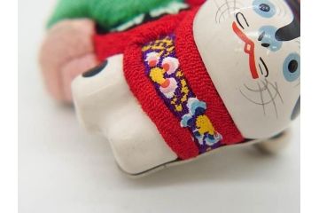 アンティーク　木目込　奴と犬　細部まで丁寧に作られた可愛らしい帯留・帯締めセット(木目込み、犬張子、奴さん、犬張り子、やっこさん、ブローチ、帯留め、春山、正月、着物道具、和装小物、アクセサリー、ケース付き)(R-078995)