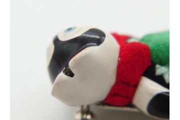 アンティーク　木目込　奴と犬　細部まで丁寧に作られた可愛らしい帯留・帯締めセット(木目込み、犬張子、奴さん、犬張り子、やっこさん、ブローチ、帯留め、春山、正月、着物道具、和装小物、アクセサリー、ケース付き)(R-078995)