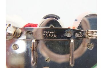 アンティーク　木目込　奴と犬　細部まで丁寧に作られた可愛らしい帯留・帯締めセット(木目込み、犬張子、奴さん、犬張り子、やっこさん、ブローチ、帯留め、春山、正月、着物道具、和装小物、アクセサリー、ケース付き)(R-078995)