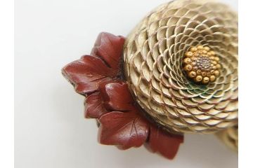 アンティーク　彫金　緻密に彫られた和のデザインが見事な帯留4点セット(在銘作家物、弘光、菊、花、撫子、なでしこ、鶴、ツル、鳥、兜、ブローチ、着物道具、和装小物、アクセサリー)(R-078996)