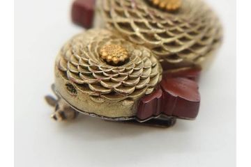 アンティーク　彫金　緻密に彫られた和のデザインが見事な帯留4点セット(在銘作家物、弘光、菊、花、撫子、なでしこ、鶴、ツル、鳥、兜、ブローチ、着物道具、和装小物、アクセサリー)(R-078996)