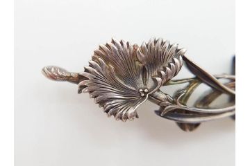 アンティーク　彫金　緻密に彫られた和のデザインが見事な帯留4点セット(在銘作家物、弘光、菊、花、撫子、なでしこ、鶴、ツル、鳥、兜、ブローチ、着物道具、和装小物、アクセサリー)(R-078996)