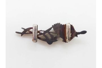 アンティーク　彫金　緻密に彫られた和のデザインが見事な帯留4点セット(在銘作家物、弘光、菊、花、撫子、なでしこ、鶴、ツル、鳥、兜、ブローチ、着物道具、和装小物、アクセサリー)(R-078996)