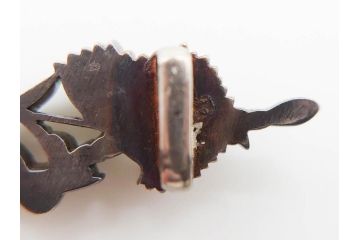 アンティーク　彫金　緻密に彫られた和のデザインが見事な帯留4点セット(在銘作家物、弘光、菊、花、撫子、なでしこ、鶴、ツル、鳥、兜、ブローチ、着物道具、和装小物、アクセサリー)(R-078996)