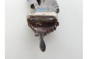アンティーク　彫金　緻密に彫られた和のデザインが見事な帯留4点セット(在銘作家物、弘光、菊、花、撫子、なでしこ、鶴、ツル、鳥、兜、ブローチ、着物道具、和装小物、アクセサリー)(R-078996)