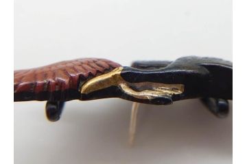 アンティーク　彫金　緻密に彫られた和のデザインが見事な帯留4点セット(在銘作家物、弘光、菊、花、撫子、なでしこ、鶴、ツル、鳥、兜、ブローチ、着物道具、和装小物、アクセサリー)(R-078996)