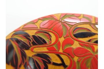 アンティーク　漆器　彫刻　様々なテイストの花のデザインが楽しめる帯留3点セット(在銘作家物、ブローチ、貝合せ、扇子、扇面、牡丹、菖蒲、帯留め、着物道具、和装小物、アクセサリー)(R-078997)
