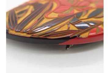 アンティーク　漆器　彫刻　様々なテイストの花のデザインが楽しめる帯留3点セット(在銘作家物、ブローチ、貝合せ、扇子、扇面、牡丹、菖蒲、帯留め、着物道具、和装小物、アクセサリー)(R-078997)