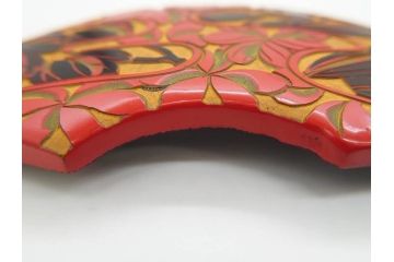 アンティーク　漆器　彫刻　様々なテイストの花のデザインが楽しめる帯留3点セット(在銘作家物、ブローチ、貝合せ、扇子、扇面、牡丹、菖蒲、帯留め、着物道具、和装小物、アクセサリー)(R-078997)