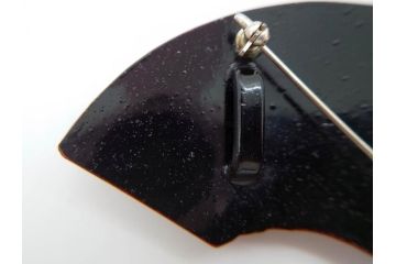 アンティーク　漆器　彫刻　様々なテイストの花のデザインが楽しめる帯留3点セット(在銘作家物、ブローチ、貝合せ、扇子、扇面、牡丹、菖蒲、帯留め、着物道具、和装小物、アクセサリー)(R-078997)