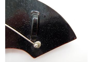 アンティーク　漆器　彫刻　様々なテイストの花のデザインが楽しめる帯留3点セット(在銘作家物、ブローチ、貝合せ、扇子、扇面、牡丹、菖蒲、帯留め、着物道具、和装小物、アクセサリー)(R-078997)