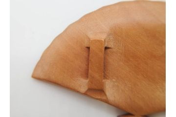 アンティーク　漆器　彫刻　様々なテイストの花のデザインが楽しめる帯留3点セット(在銘作家物、ブローチ、貝合せ、扇子、扇面、牡丹、菖蒲、帯留め、着物道具、和装小物、アクセサリー)(R-078997)