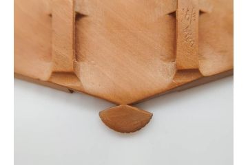 アンティーク　漆器　彫刻　様々なテイストの花のデザインが楽しめる帯留3点セット(在銘作家物、ブローチ、貝合せ、扇子、扇面、牡丹、菖蒲、帯留め、着物道具、和装小物、アクセサリー)(R-078997)