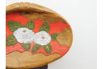 アンティーク　漆器　彫刻　様々なテイストの花のデザインが楽しめる帯留3点セット(在銘作家物、ブローチ、貝合せ、扇子、扇面、牡丹、菖蒲、帯留め、着物道具、和装小物、アクセサリー)(R-078997)
