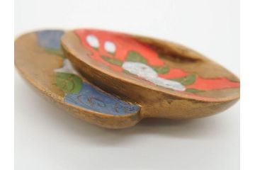 アンティーク　漆器　彫刻　様々なテイストの花のデザインが楽しめる帯留3点セット(在銘作家物、ブローチ、貝合せ、扇子、扇面、牡丹、菖蒲、帯留め、着物道具、和装小物、アクセサリー)(R-078997)