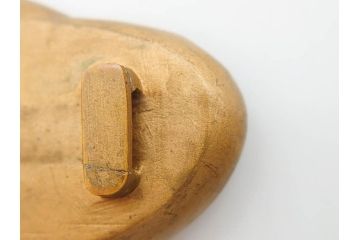 アンティーク　漆器　彫刻　様々なテイストの花のデザインが楽しめる帯留3点セット(在銘作家物、ブローチ、貝合せ、扇子、扇面、牡丹、菖蒲、帯留め、着物道具、和装小物、アクセサリー)(R-078997)