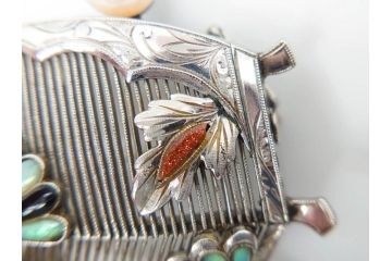 アンティーク　彫金　オパール　真珠(パール)　オニキス　SPM刻印　繊細な彫りが見事な帯留(帯留め、着物道具、和装小物、アクセサリー、ブローチ)(R-079000)