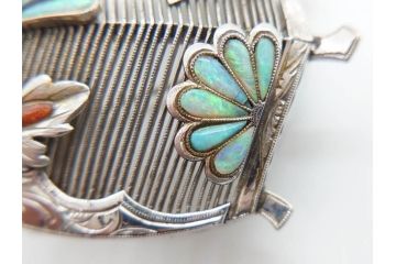 アンティーク　彫金　オパール　真珠(パール)　オニキス　SPM刻印　繊細な彫りが見事な帯留(帯留め、着物道具、和装小物、アクセサリー、ブローチ)(R-079000)