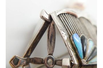アンティーク　彫金　オパール　真珠(パール)　オニキス　SPM刻印　繊細な彫りが見事な帯留(帯留め、着物道具、和装小物、アクセサリー、ブローチ)(R-079000)