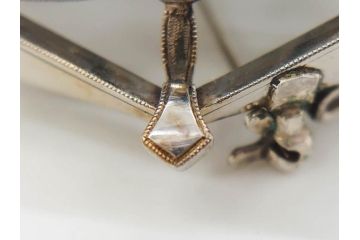 アンティーク　彫金　オパール　真珠(パール)　オニキス　SPM刻印　繊細な彫りが見事な帯留(帯留め、着物道具、和装小物、アクセサリー、ブローチ)(R-079000)
