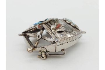 アンティーク　彫金　オパール　真珠(パール)　オニキス　SPM刻印　繊細な彫りが見事な帯留(帯留め、着物道具、和装小物、アクセサリー、ブローチ)(R-079000)