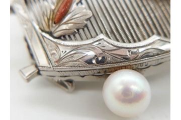 アンティーク　彫金　オパール　真珠(パール)　オニキス　SPM刻印　繊細な彫りが見事な帯留(帯留め、着物道具、和装小物、アクセサリー、ブローチ)(R-079000)